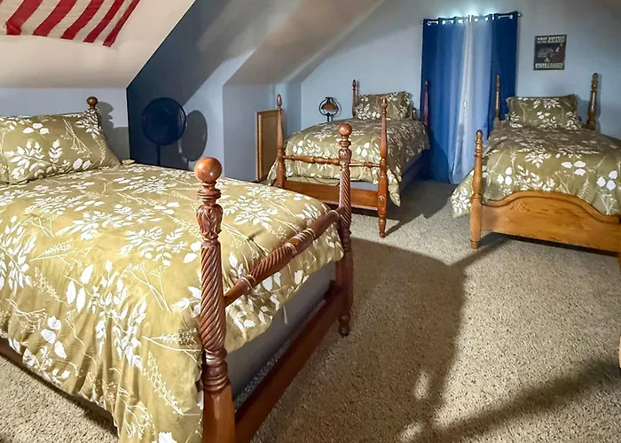 Incredible Log Home: 1 Mile From Lake Tenkiller