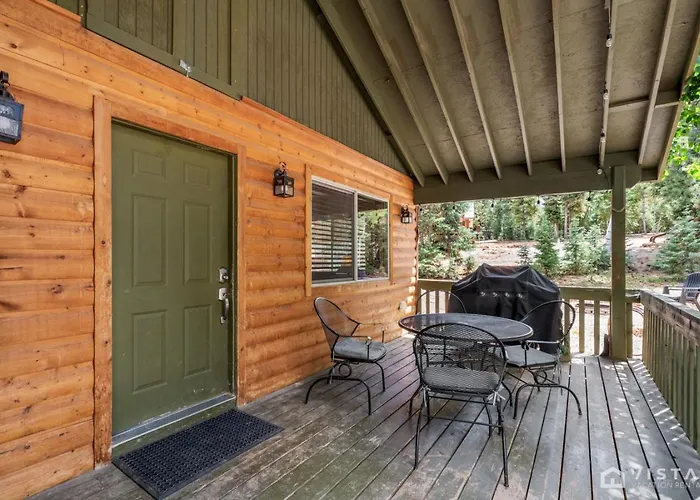 Lovely Log Cabin With Fire Pit!