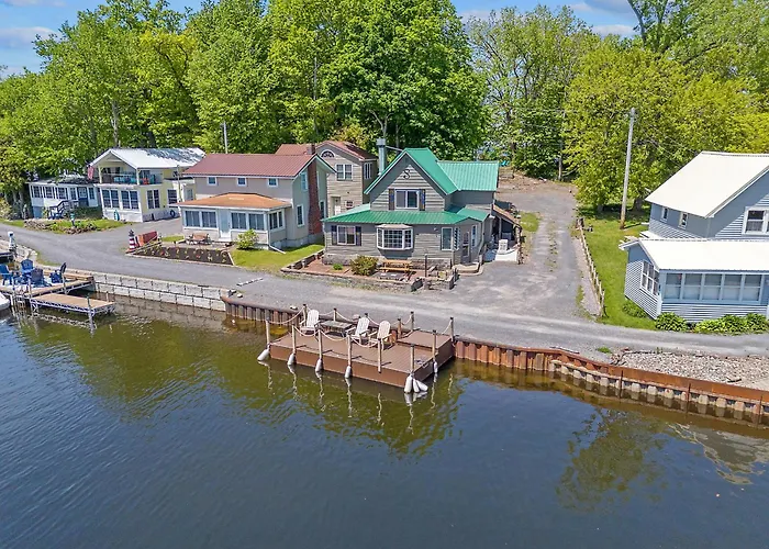 Riverside Cabin With Private Fishing Access!