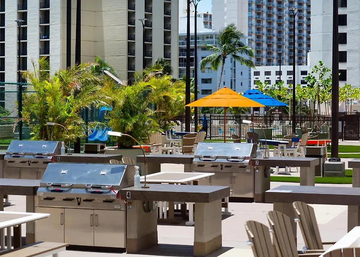 Waikiki Banyan 22Nd Fl - Ocean Views, Pool & Beach Access