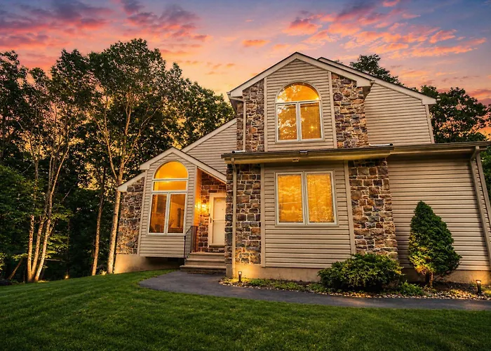 Harmony Hill Stylish 4Bd Mountain Retreat, Hot Tub, Games