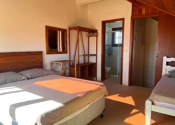 Townhouse composta por 4 triplex duas suítes a duas quadras do mar