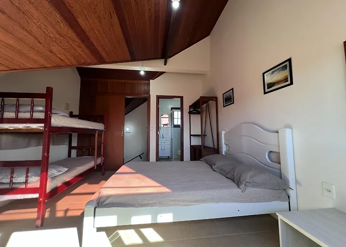 Townhouse composta por 4 triplex duas suítes a duas quadras do mar