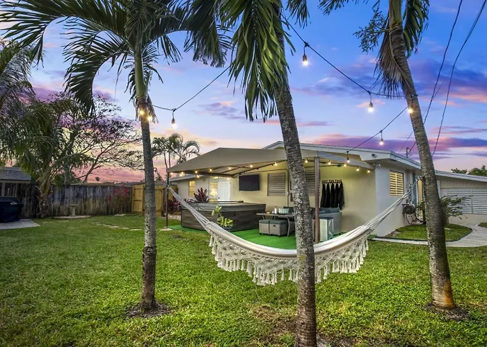 7-Person Luxury Spa, Fenced Tropical Backyard Paradise, Beach Vibe
