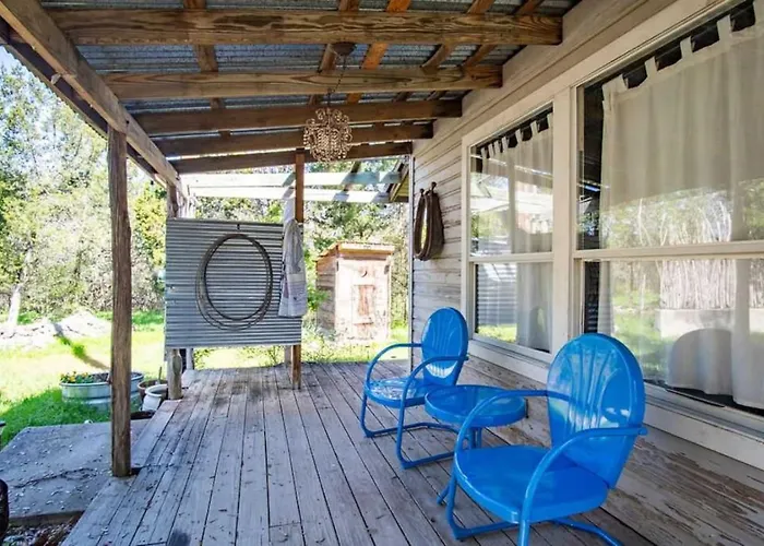 Outpost Vibes: Outhouse, Outdoor Shower & Pool