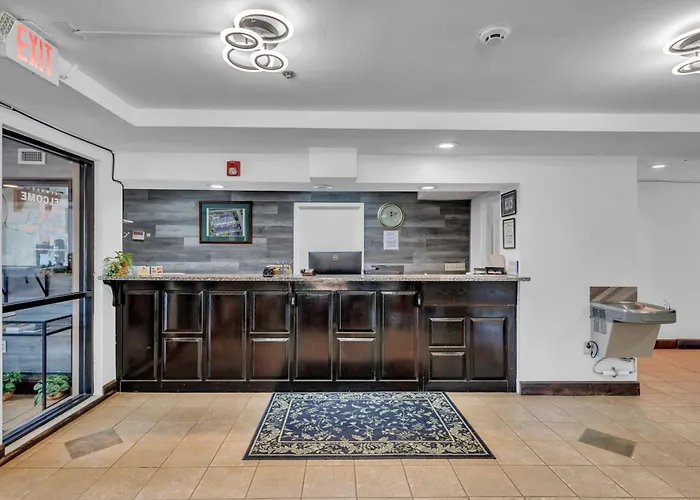 Gray Inn & Suites