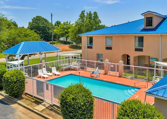 Gray Inn & Suites