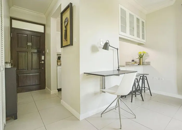 Choose To Be Happy At Ei8Ht - Super Studios And 1-Br Penthouse Apartment