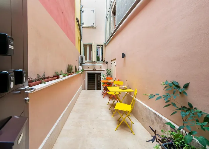 Villa Nea Seaview! Deluxe Apartments In Old Town!
