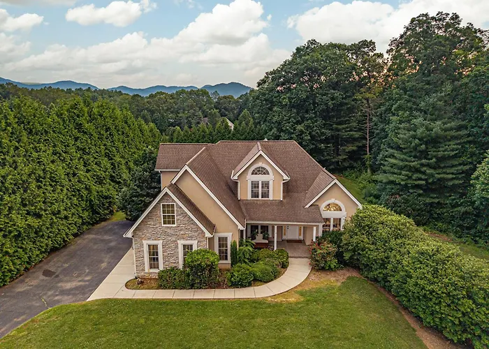 Luxury Retreat With Pool, Hot Tub & Game Lounge | 20 Mins To Dt Asheville