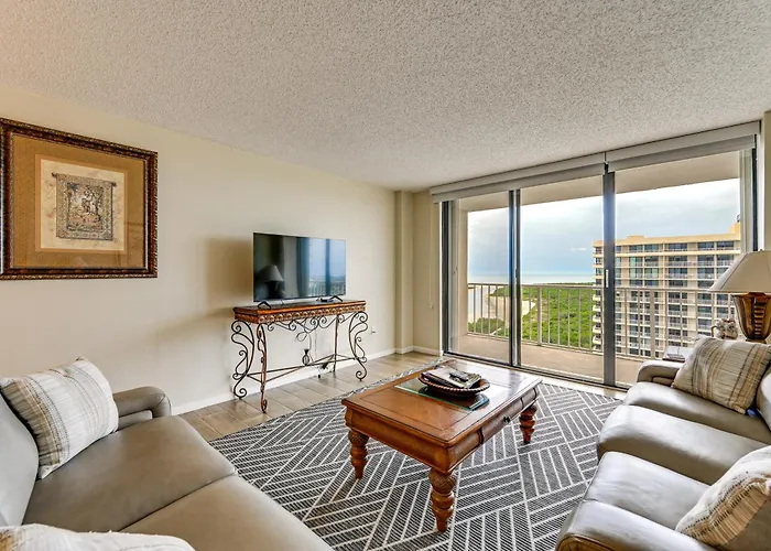 Beachfront Marco Island Condo W/ Pool Access!