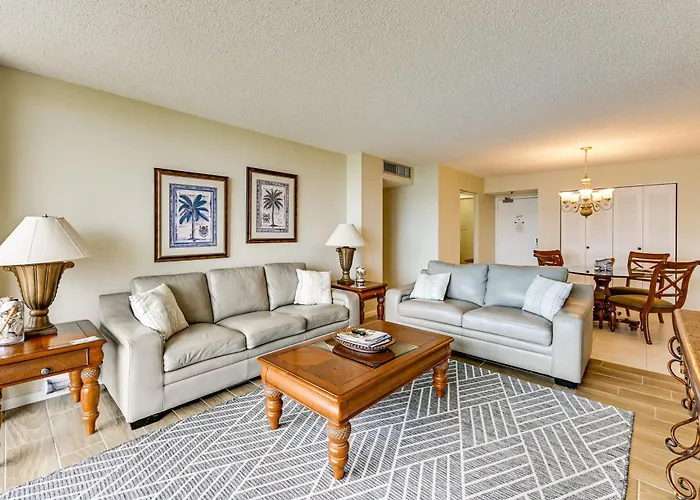 Beachfront Marco Island Condo W/ Pool Access!
