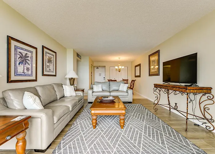 Beachfront Marco Island Condo W/ Pool Access!