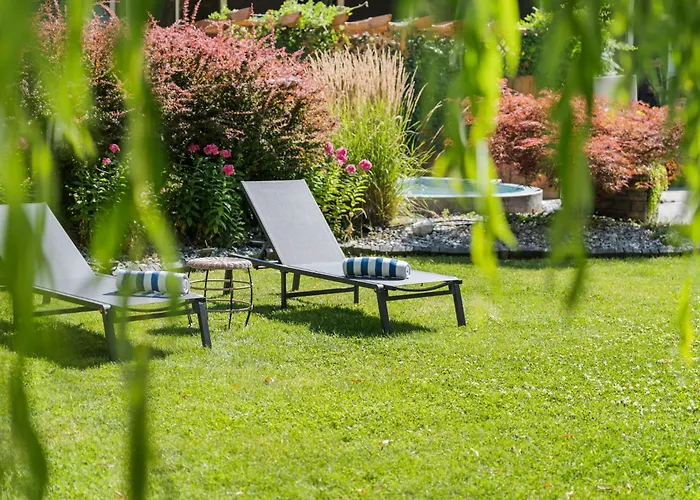 Waterfront Oasis With Pool, Hot Tub & Pet Friendly