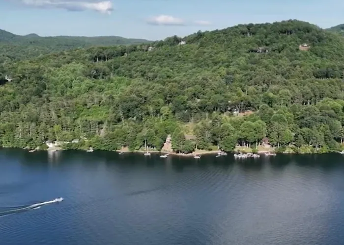 Incredible Lake Glenville Views: Cashiers Home