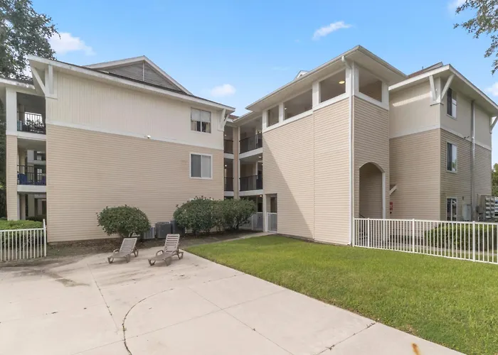 Spacious 4 Beds 4 Baths Condo Mins To Shands, Uf, & Downtown!