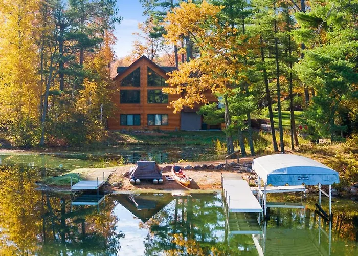 Large Log Home On Lake With Hot Tub