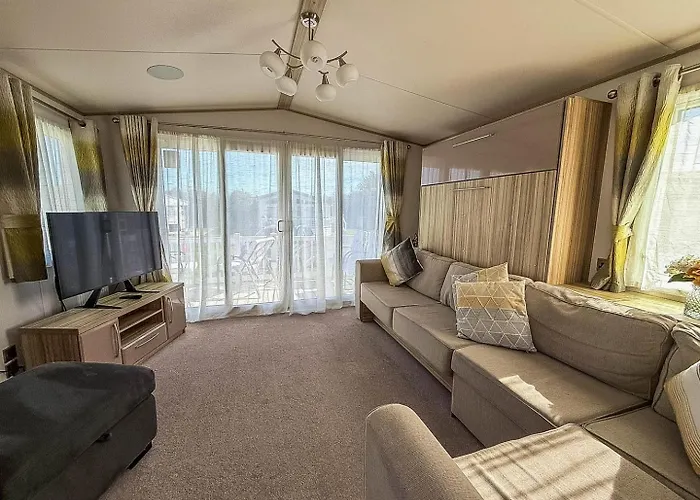 Stunning 6 Berth Caravan With Decking At Cherry Tree Park In Norfolk Ref 70802C