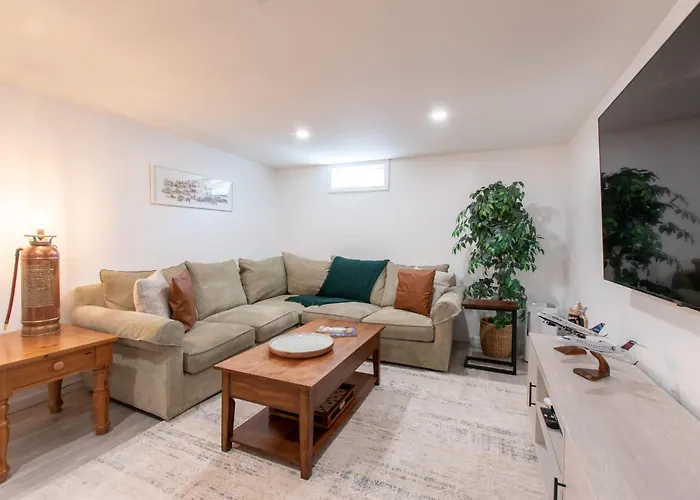 Stunning Home With Wet Bar Dog Welcome!