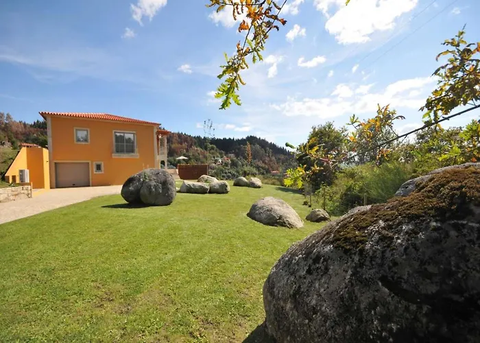 Superb Ponte De Lima Villa 4 Bedrooms Villa Arrincao Sauna
