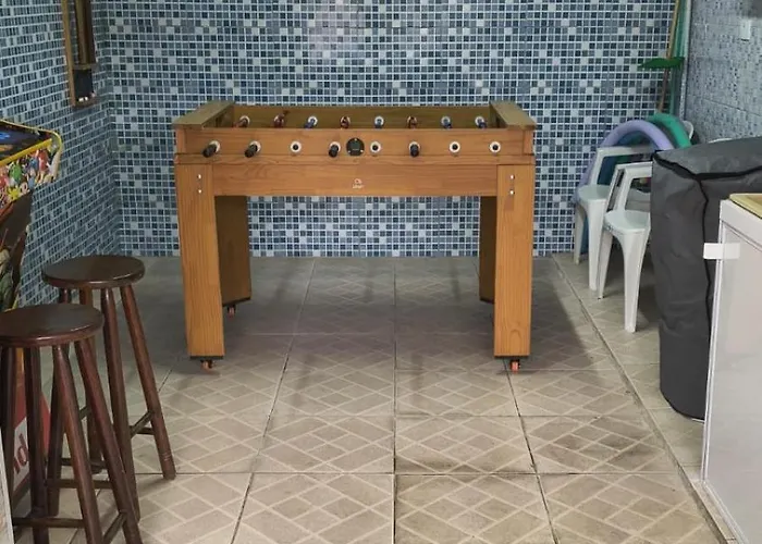 Linda casa Edícula fundos do terreno com piscina