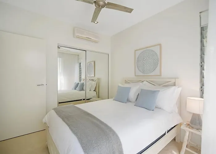 Coastal Chic With Heated Pool Quiet Location