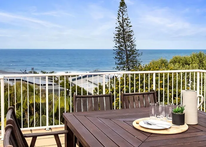 Breezy Beach Haven - Ocean Views & Roof Top Deck
