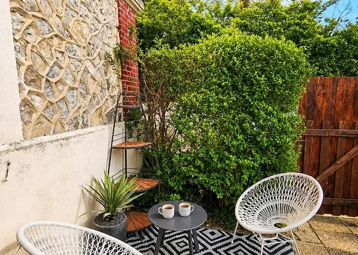 Jardin De La Baronnie 2 Pieces Cosy Avec Terrasse Et Jardin