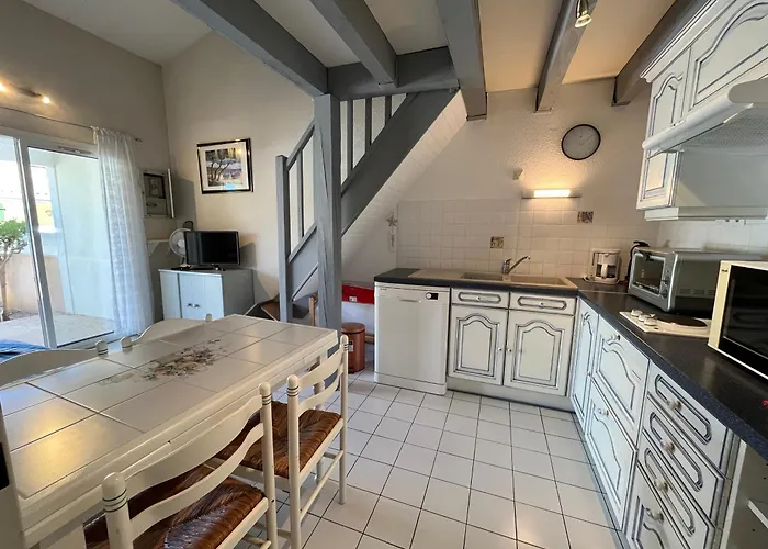 Maison De Vacances Dans Residence Marines Avec Piscine Commune, 4 A 5 Couchages, 250 M De La Mer A Portiragnes Plage Lrma52A