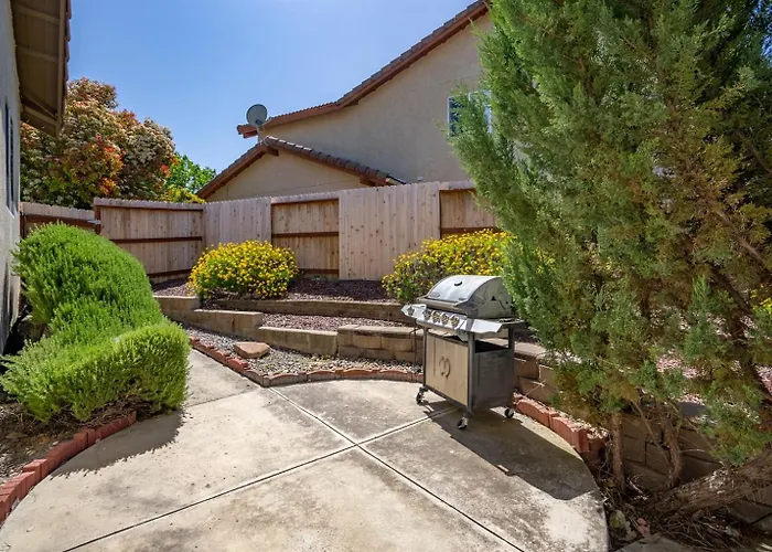 Manzanita Manorartistic Escape Near Downtown Paso