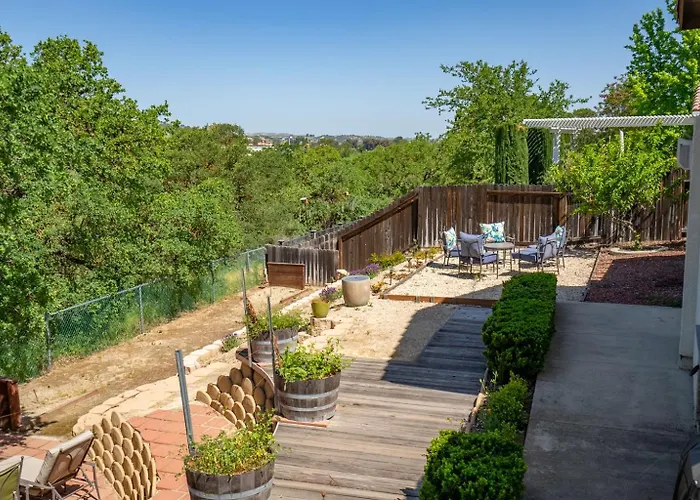 Manzanita Manorartistic Escape Near Downtown Paso