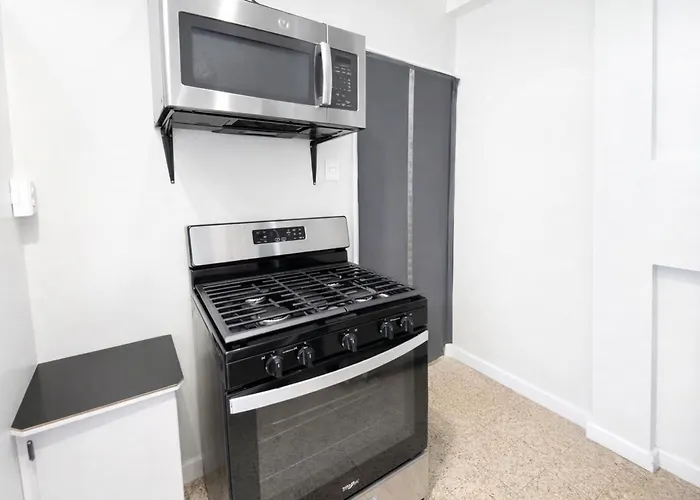 Mjs On The Savannah- Spacious 2-Bed Across From The Savannah