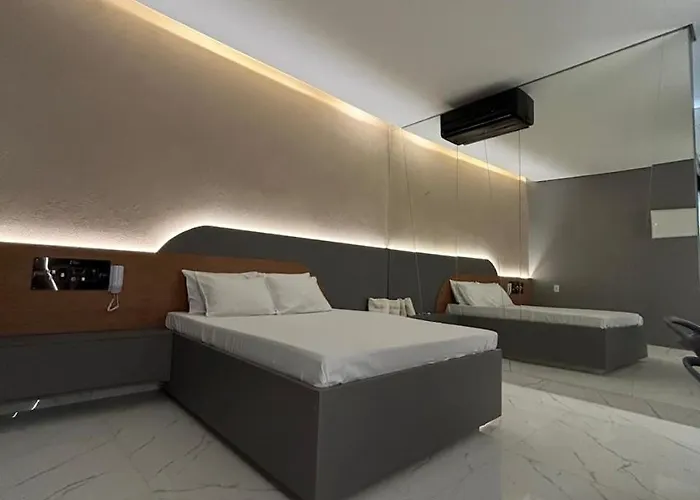 Ellus Motel