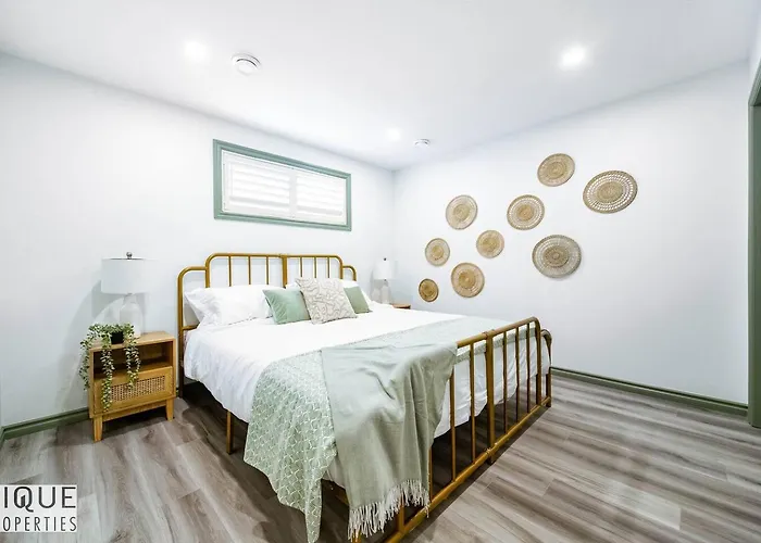 Spacious Bright Suite - Sleeps 4 - King Bed - Nflx