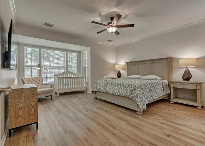 The Woodlands 4Br Executive Retreat - Ev, Baby & Pet Friendly, Near Hospitals & Shopping