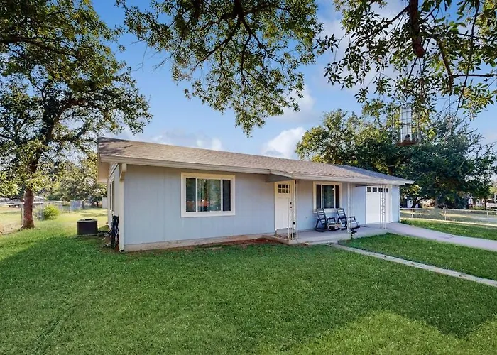 Cozy 2 Bedroom Home With Gas Grill, Patio, And Boat Parking