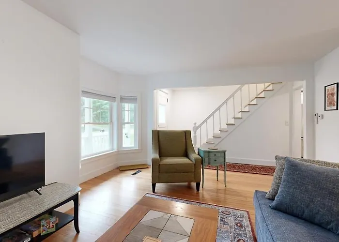 Charming Camden Retreat With Front Porch, Deck And Wifi