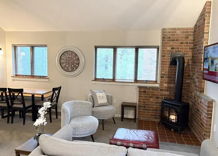 Attitash Townhouse: Ac, Pool, Storyland, Saco River