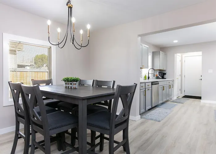 Cozy 2Br Home Near Nd - Perfect For Game Day Stays