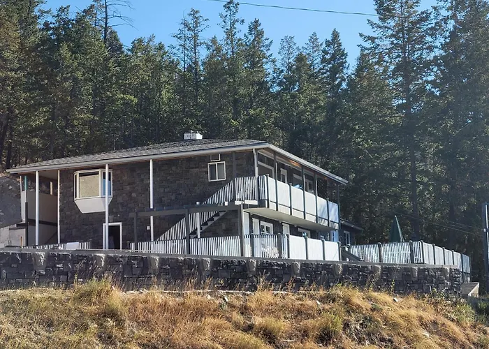 Misty River Lodge -