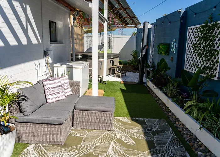 Hot Tub, Ice Bath, Gym, Sauna, Pool Table Coorparoo Haven