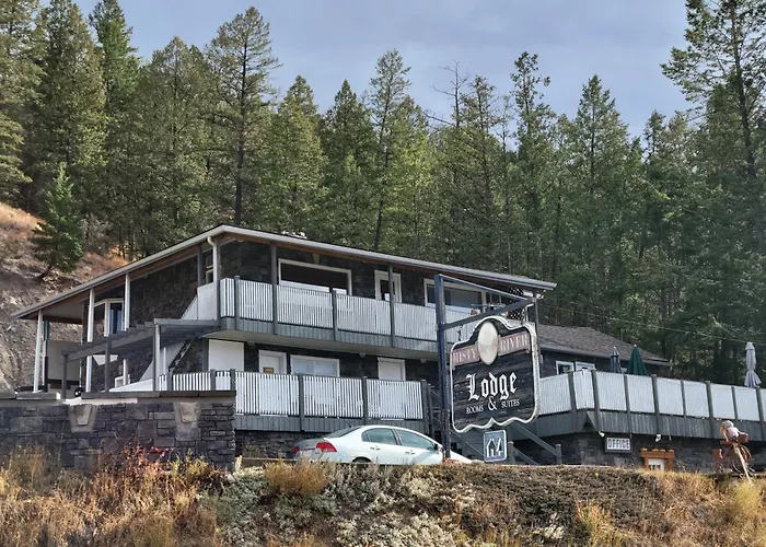 Misty River Lodge -