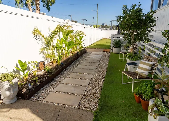 Hot Tub, Ice Bath, Gym, Sauna, Pool Table Coorparoo Haven