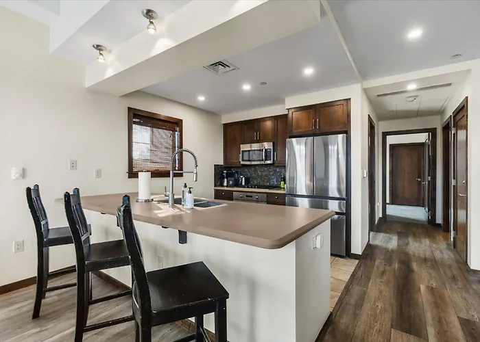 Expansive Luxury Condo - Downtown - Summer Ac