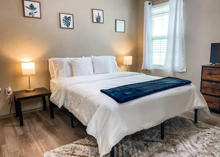 Charming 1Br Getaway - Private, Pet Friendly, Tv