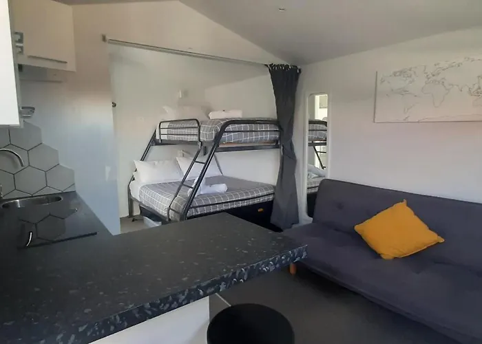 Christchurch Airport Tiny House 6 Mins From Airport
