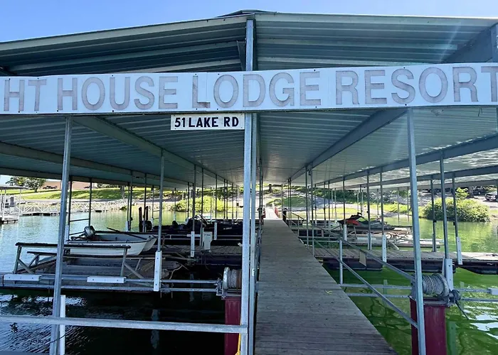 Wake Zone Lighthouse Lodge - Lake Views