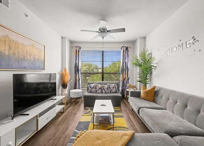 Spacious Blessed Home For Blessed Guests At The Domain