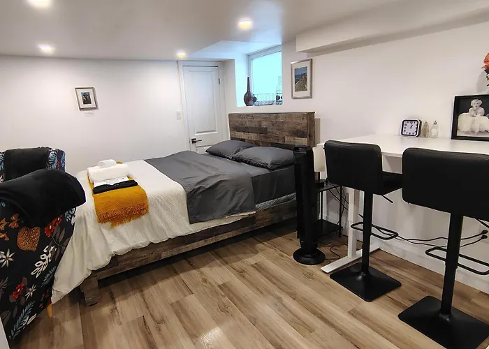 Pvt Studio Near Waterloo Airport & Minutes To Downtown Basement Unit No Pet Allowed