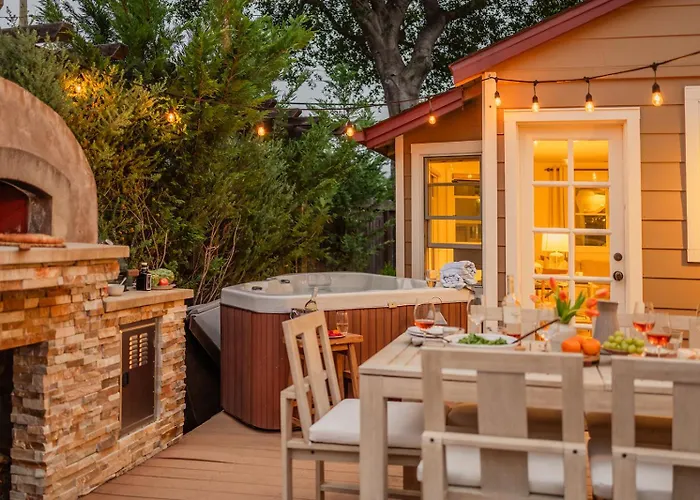 Healdsburg Plaza Charmer Hot Tub